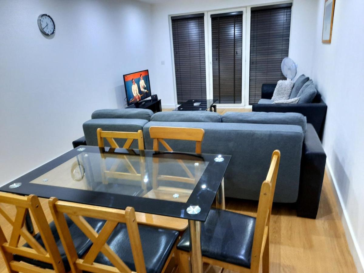 Max'Em Lexington Luxury Apartment Slough Exteriér fotografie