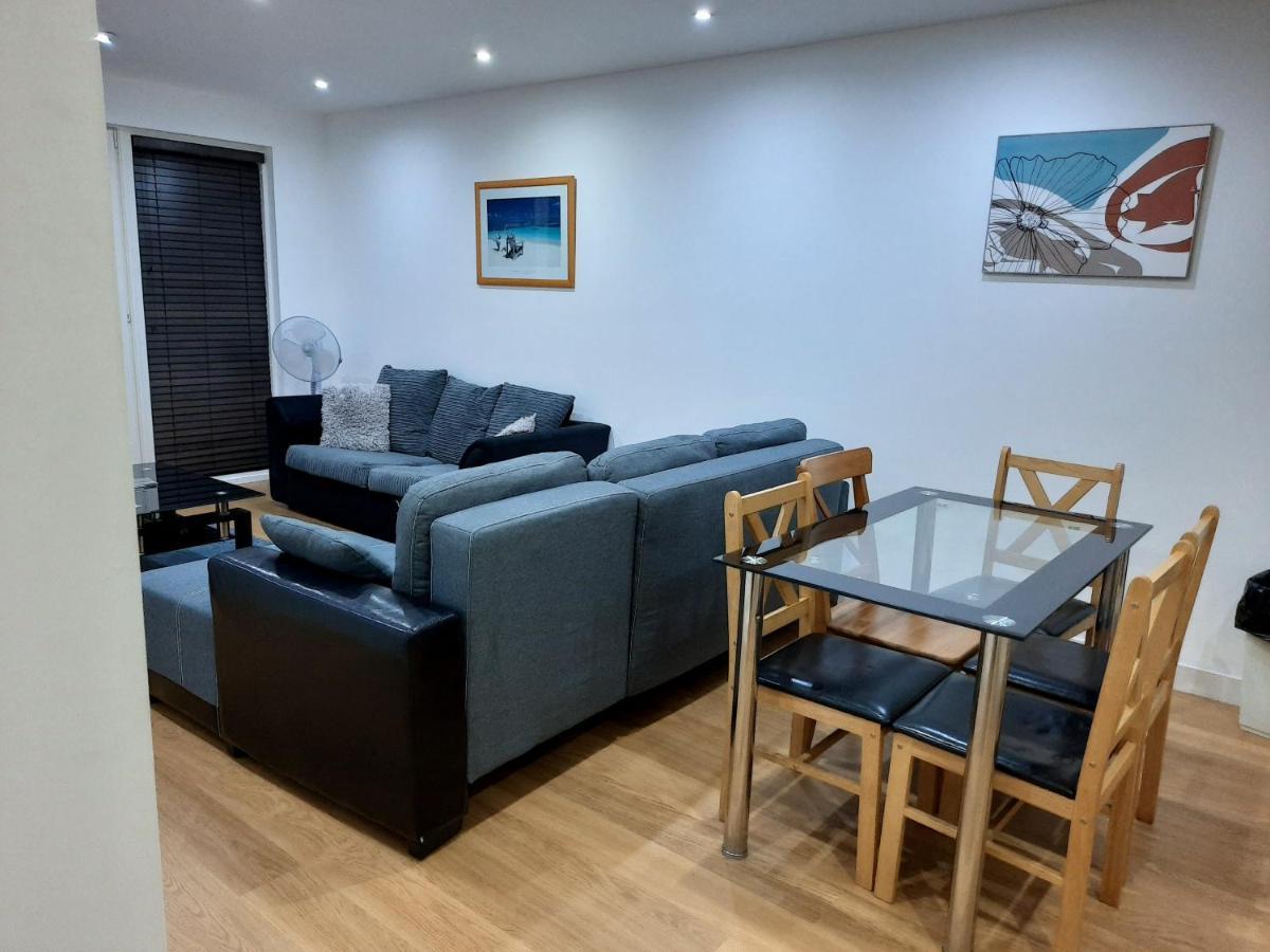Max'Em Lexington Luxury Apartment Slough Exteriér fotografie